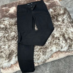Mid rise power slim straight black  jeans